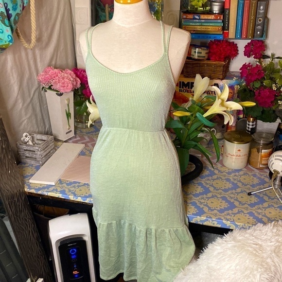 🌷 Caution To The Wind🌷 Mint Green Ribbed Ruffle Dress - Picture 2 of 5